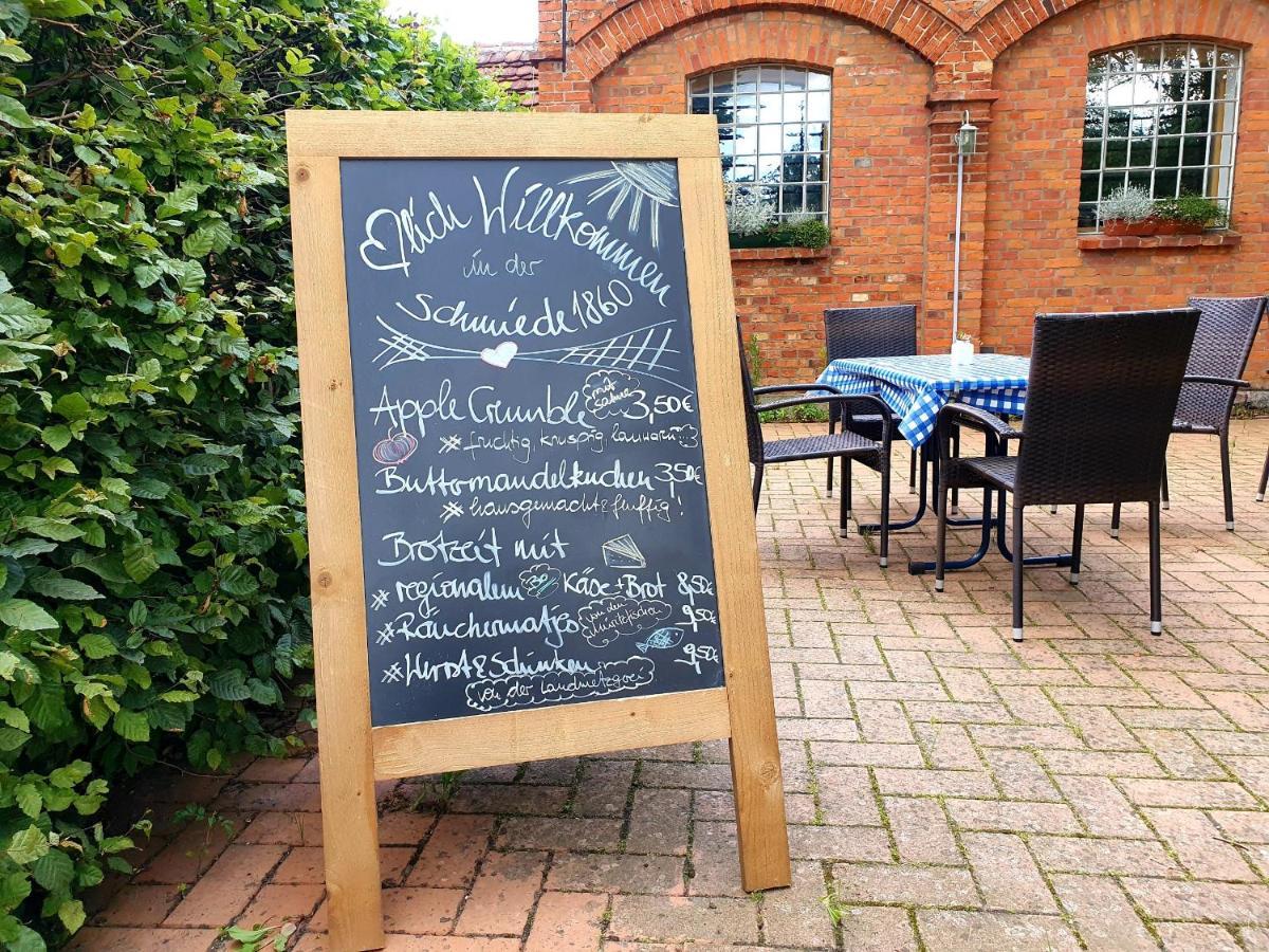 Bed and Breakfast Hochzeitsschmiede Gross Dratow Exterior foto
