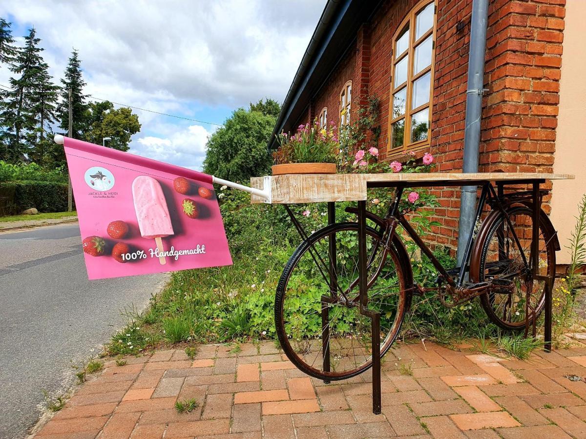 Bed and Breakfast Hochzeitsschmiede Gross Dratow Exterior foto